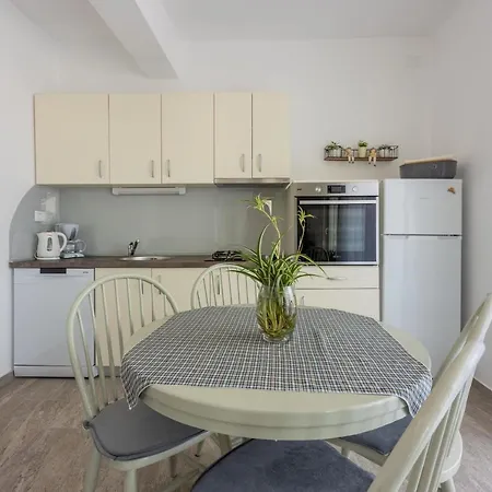 Ljubica Apartment *