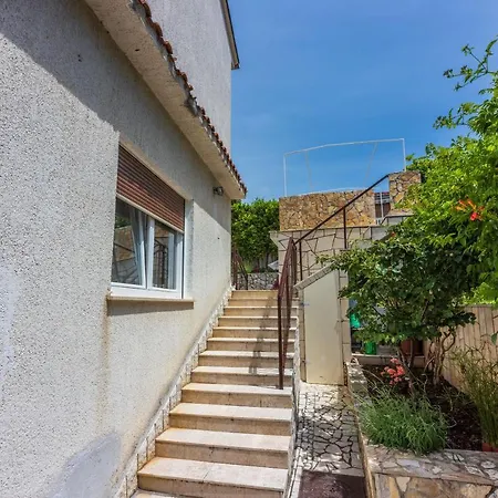 Apartment Ljubica *